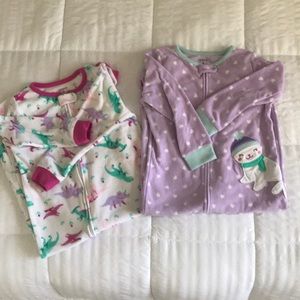 4T Carter’s Onesie Pajamas (set of 2)